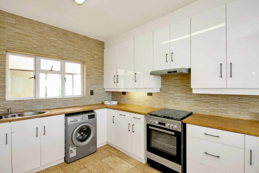 To Let 3 Bedroom Property for Rent in Sea Point Western Cape
